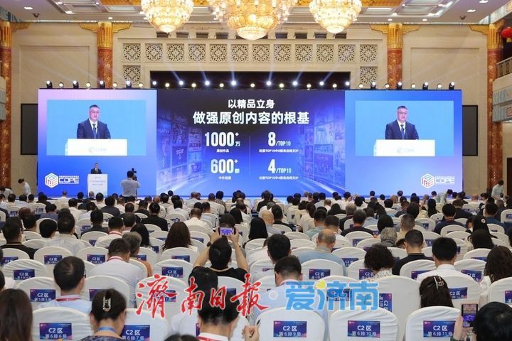 阅文CEO侯晓楠现身济南谈“人本AI”内容观：技术再先进，人是根本