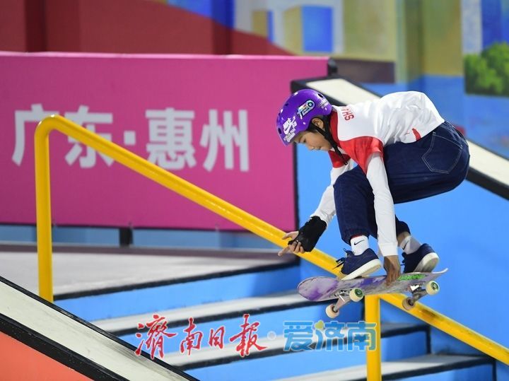 济南选手崔宸曦夺得十五运会滑板女子街式赛金牌