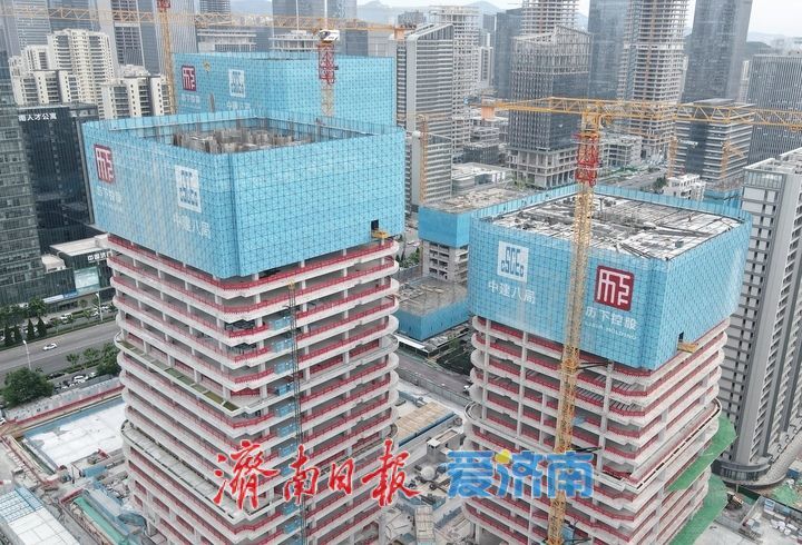 济南CBD“北大门”地标核心建筑封顶