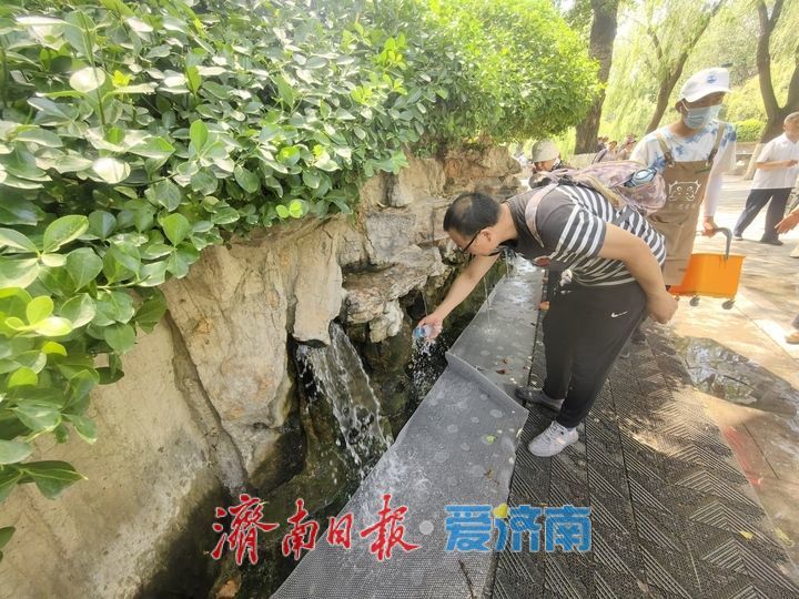 高温预警何处觅清凉，护城河畔变“天然空调房”