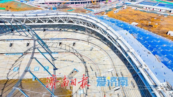 项目强省会｜黄河岸边的绿色智慧：足球场戴上“柔光罩”年省电费数百万