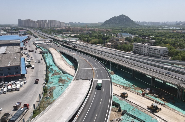 济南零点立交主线桥东向西封闭 新建匝道已临时放开通行