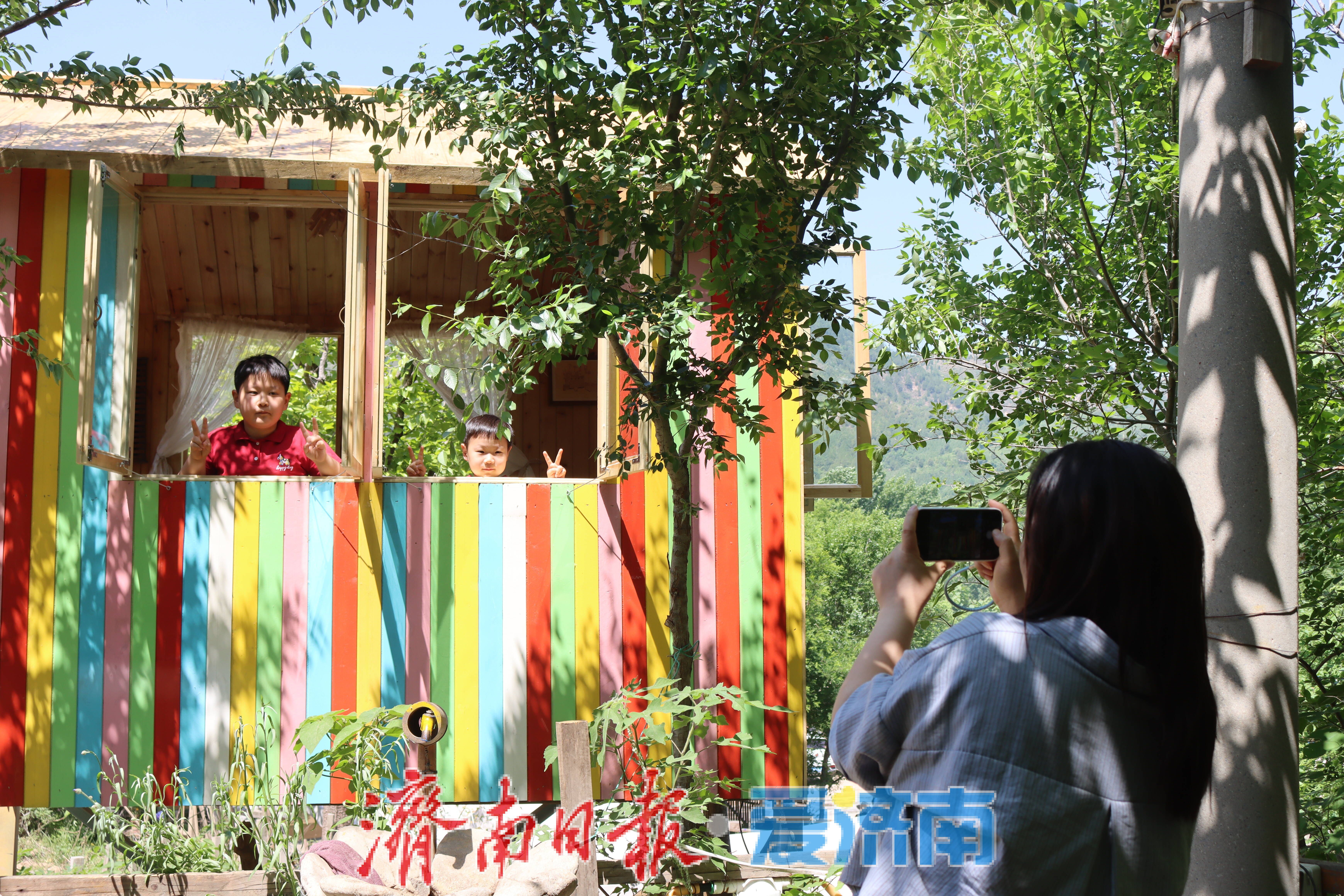 张夏街道“休闲庭院”假期火爆出圈：打造消费新场景 游客纷至“放空”打卡