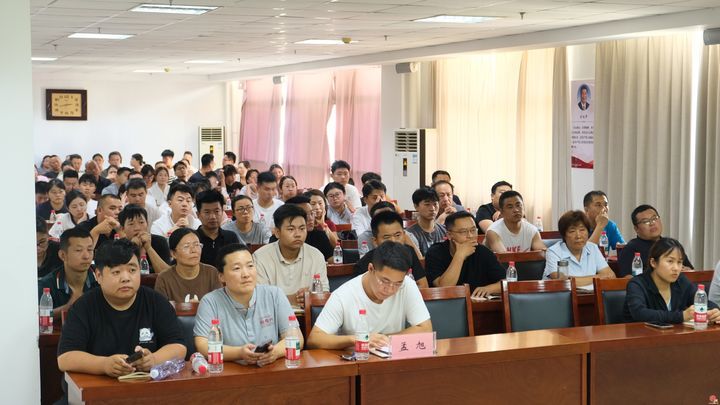 长清区顺利举办“数字跃迁 新媒体赋能实体商家与工厂” 电商培训，助力我市电商产业升级