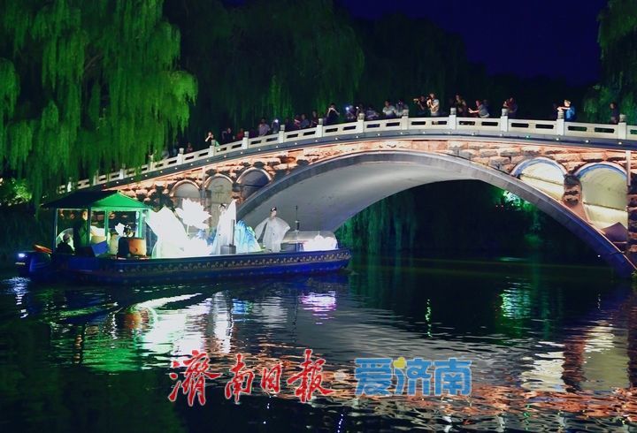 泉城新景致，明湖画中游