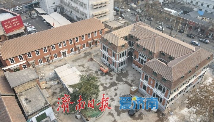 泉城年味气氛组已就位，是“蛇”候过年啦！