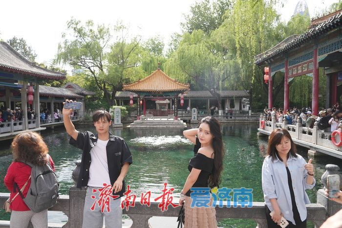 一年四季 泉在济南｜泉城春日似夏 泉水欢涌引客来