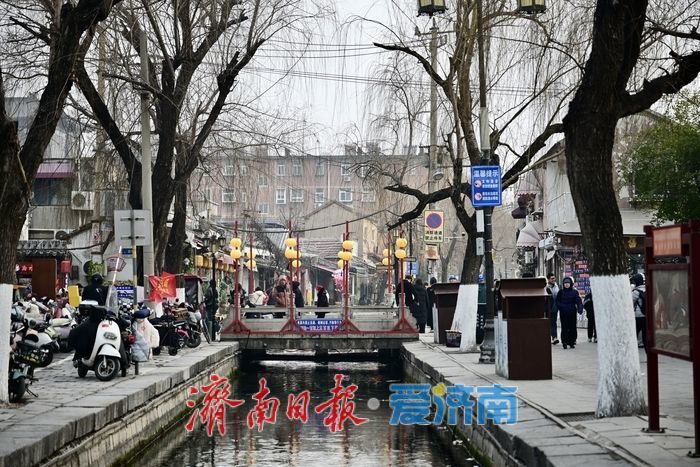 济南明府城年味浓 游客市民共迎新春