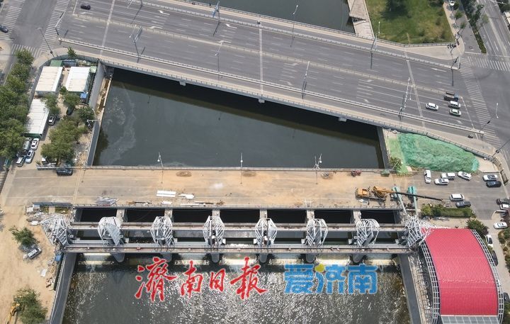 风帆造型钢架重装就位，小清河洪园节制闸维修改造收尾