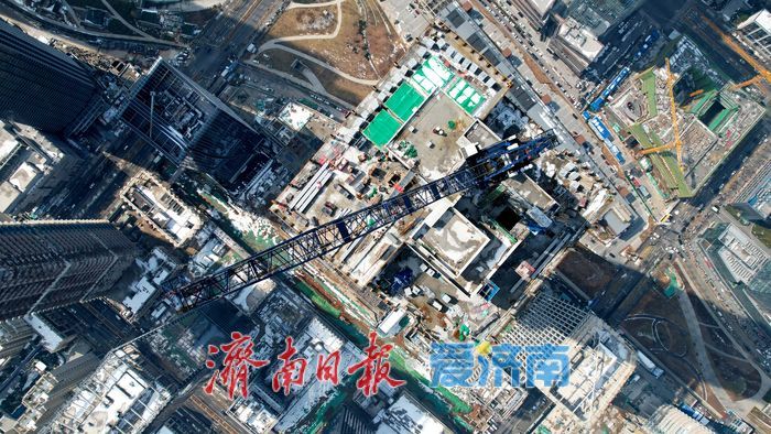 CBD“山泉湖河城”第三高主塔楼建设收尾