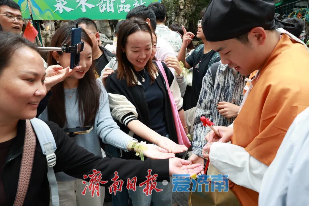 一年四季 泉在济南丨邂逅限定版秋色！这个国庆，在护城河畔解锁历下美景