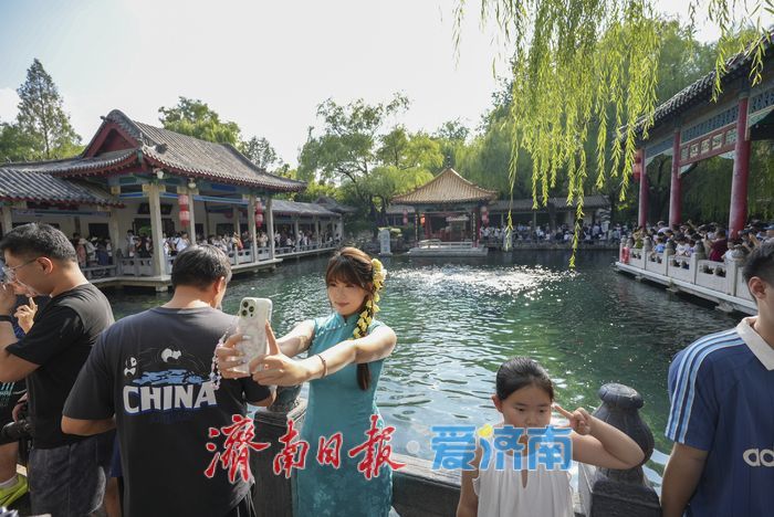 一年四季 泉在济南丨趵突泉“水涌若轮”引客来