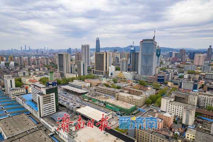 天龙大厦拆除仅剩两层，济南站与胶济铁路老站房终于“见面”