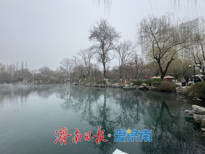 大雾润泉城 五龙潭宛若水墨画卷