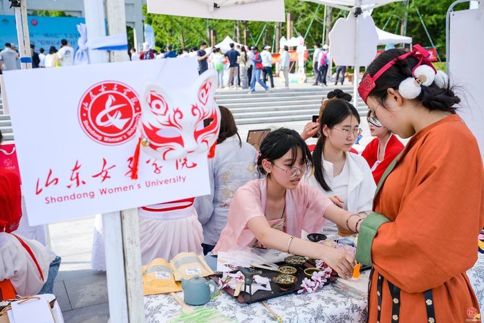 驻济高校学子携手护生态！济南“一城山色”生态守护志愿服务暨“信用记录关爱日”登山打卡活动启幕