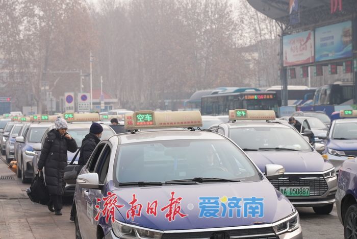 “车等客”即来即走，济南火车站“打的”不拥堵