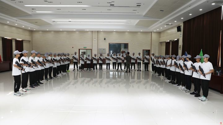 “爱我国防”军事体验活动第二期首日纪实：迷彩青春正启航