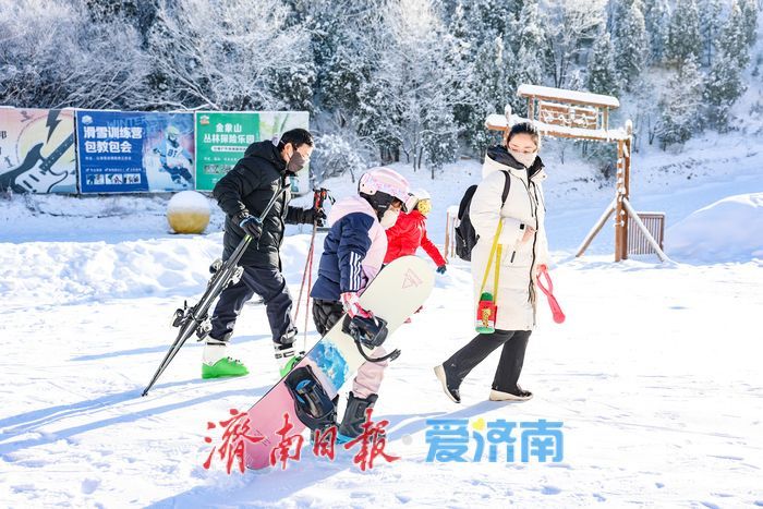 济南 “热雪” 沸腾！雪后滑雪场人气飙涨