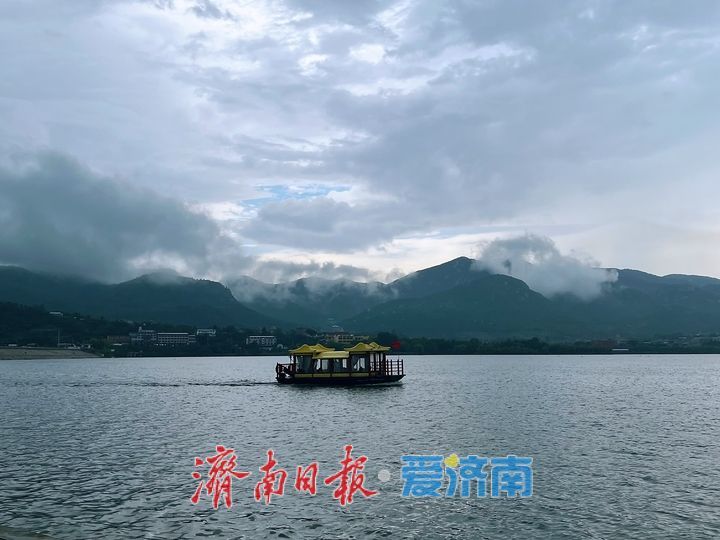 天水一色 雨中雪野湖美如画