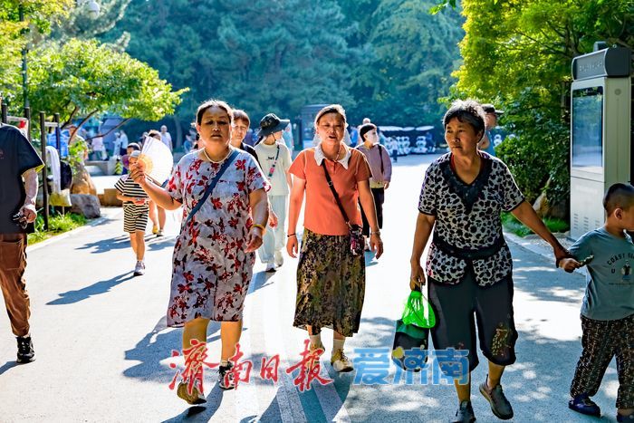 初秋午后氛围感拉满 济南森林公园藏一城温柔秋韵
