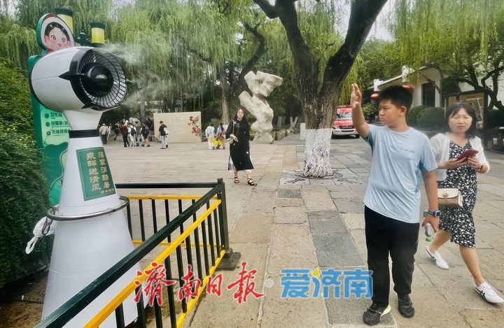 趵突泉公园增设冷风机为游客消暑降温
