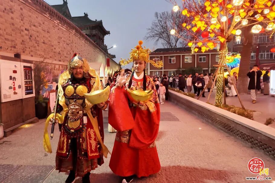 鱼灯映古街 迎财启新程——上新街“游龙·鱼灯”迎财夜巡亮灯仪式启幕