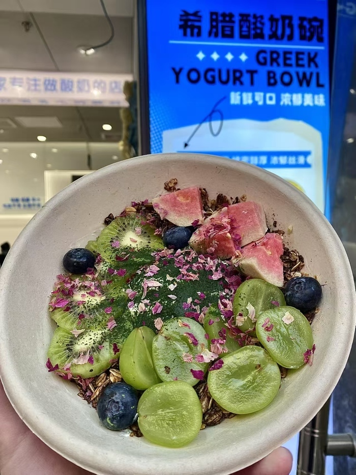 “吃一口噎得脖子抻出二里地”，新晋网红干巴酸奶有多火？记者探访济南市场