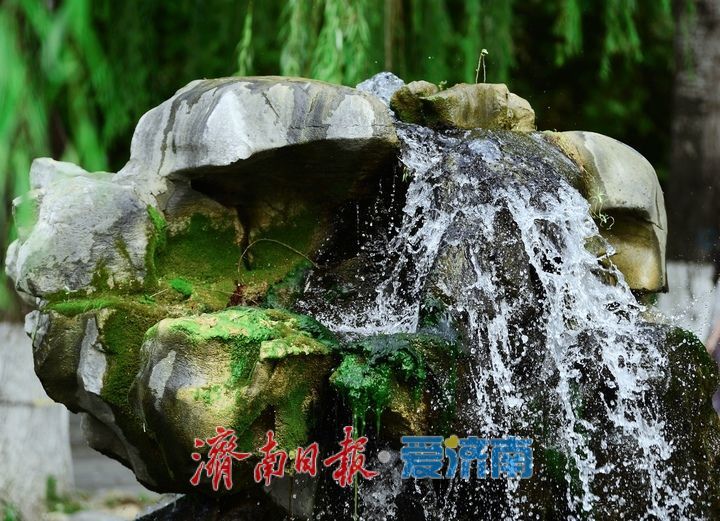 月牙泉持续喷涌一周年，刷新观测史上最长纪录
