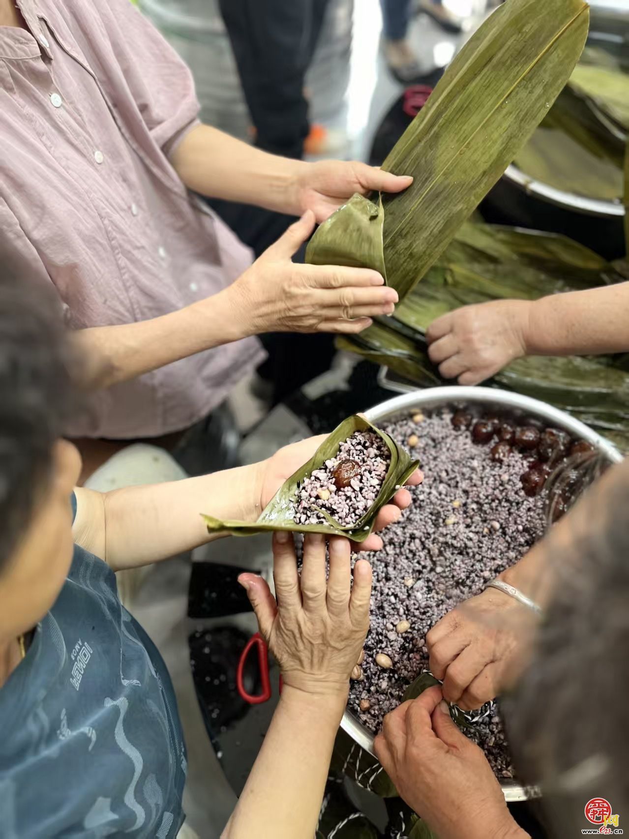 粽香飘驿站 共建暖人心