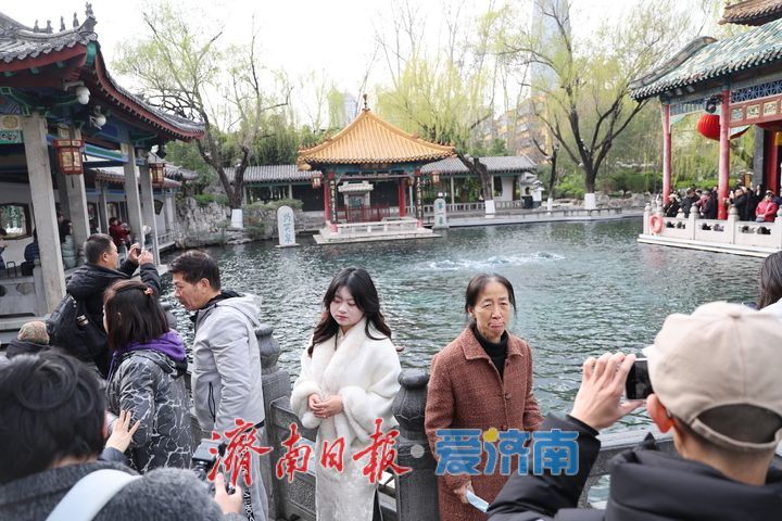 春雨泉涌迎客来