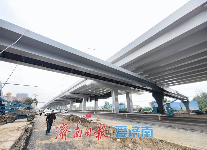 项目强省会｜隔音声屏障、交通标识牌陆续安装，济南工业北路快速路东延全速冲刺10月通车