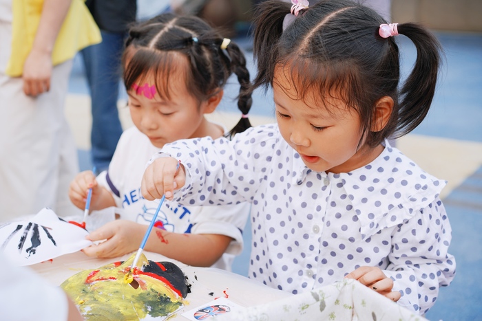 历城区第一机关幼儿园洪楼园开展亲子游园活动