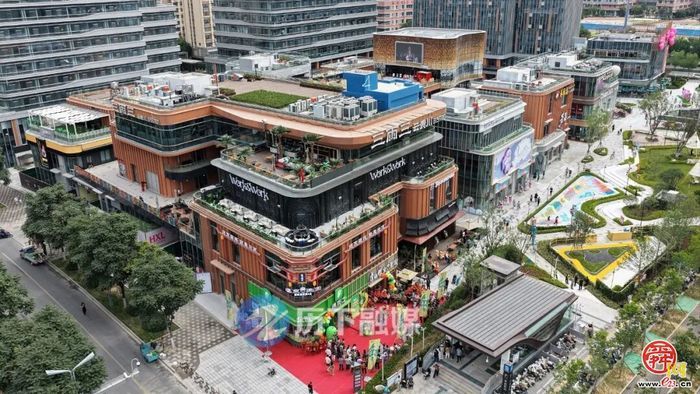 绿地国金天地开街，打造泉城首个公园式商业潮流街区