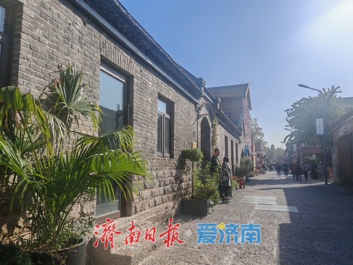 冬日暖阳点亮济南百年上新街，老城烟火与潮流气息在晴空下交融