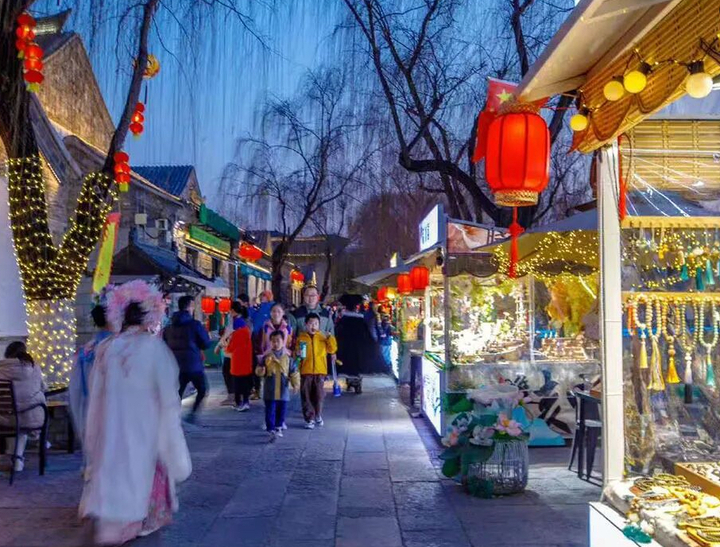 “泉”在济南过大年｜逛明湖市集注意！大明湖路这段时间车辆全段禁行