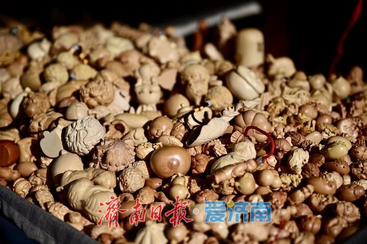 英雄山文化市场 文玩爱好者的“天堂”