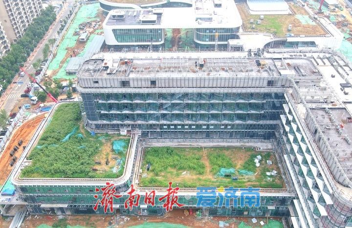 济南华山片区首座智慧化综合医院幕墙施工进入收尾阶段