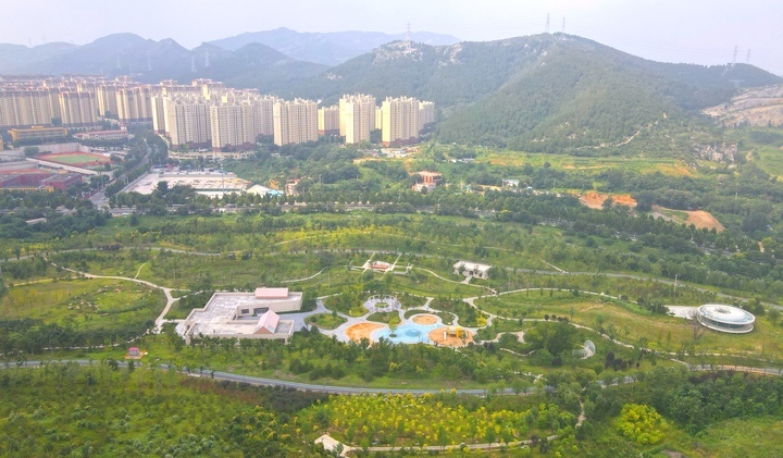 开窗“见园”满目青翠，兴隆公园迎来开园后首个秋季