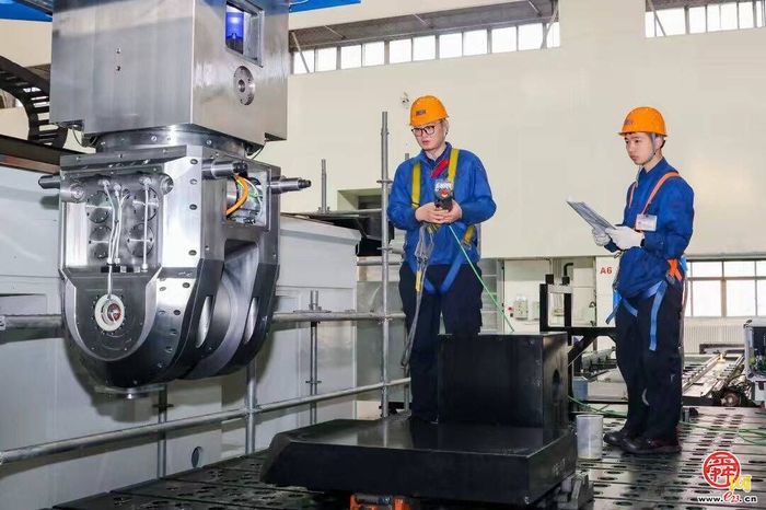 敢想敢做破瓶颈 精益求精铸重器——记济南二机床集团有限公司电气设计室主任许德兵