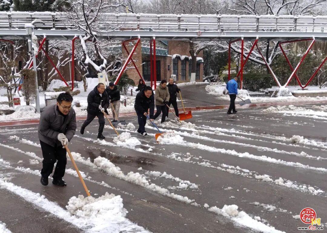 以雪为令践初心，千佛山、动物园等9个公园景区全力护航雪日游园安全