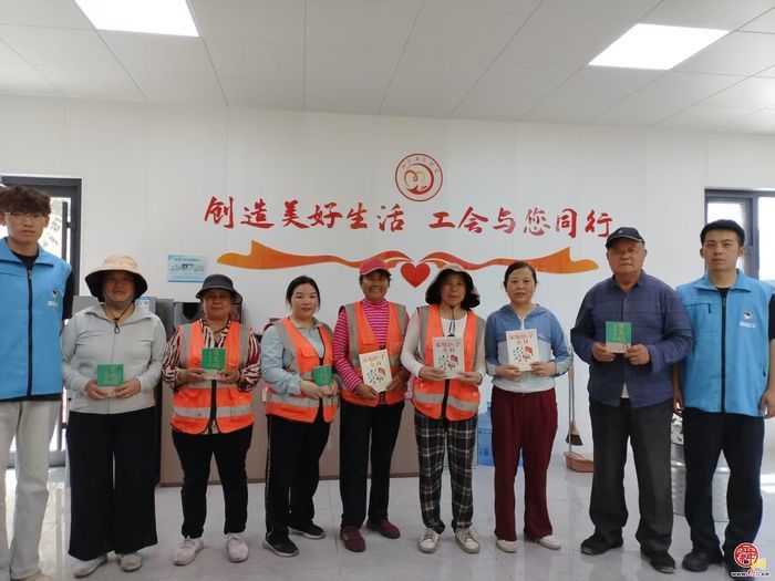 书香润驿站 关爱暖人心——济南公交西八工会驿站举办主题读书会活动