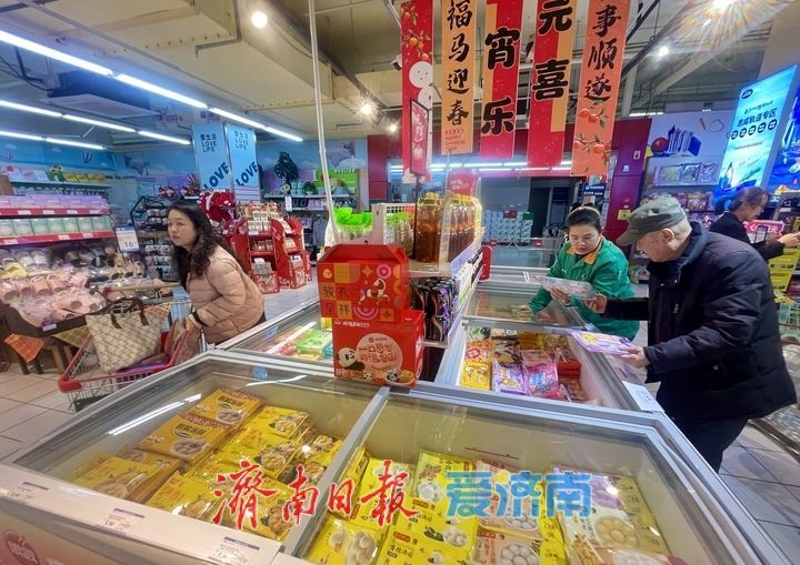 济南超市汤圆热销 儿童“蛋仔派对”系列受欢迎