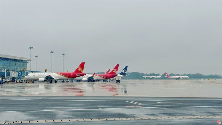济南机场积极应对持续阴雨天气