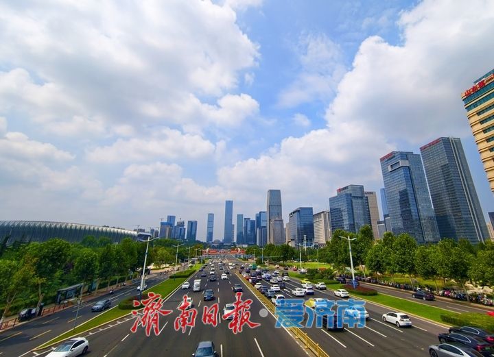 流云漫卷泉城 城市美景如画