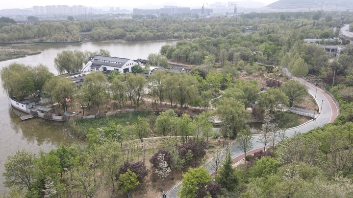 彩虹湖公园改造有新进展，儿童游乐区亮相