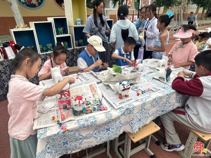 “非遗传承庆六一 艺术绽放绘童心”文华小学开展非遗体验活动