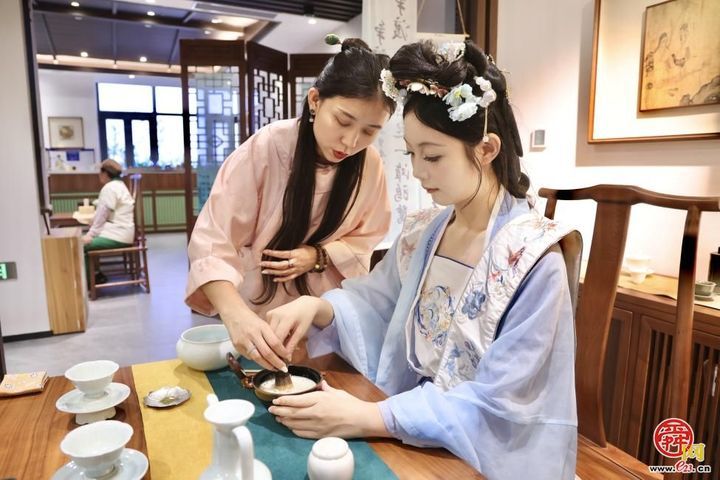泉涌词章遇知音｜山东电视新闻频道《新闻午班车》点赞济南如梦令 焕新泉城文旅新体验