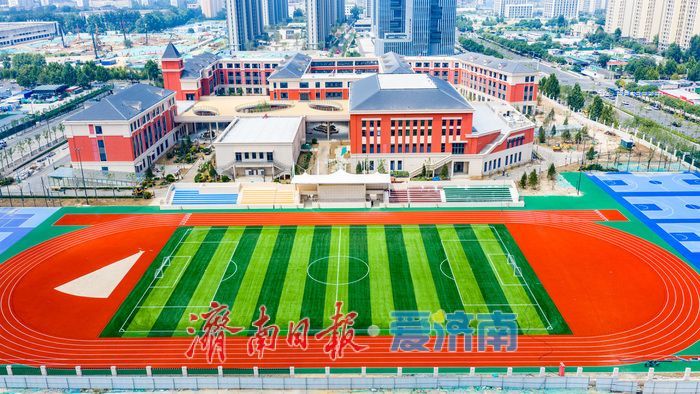 钟楼+特色外立面！高新区贤达学校实景显现 投用在即
