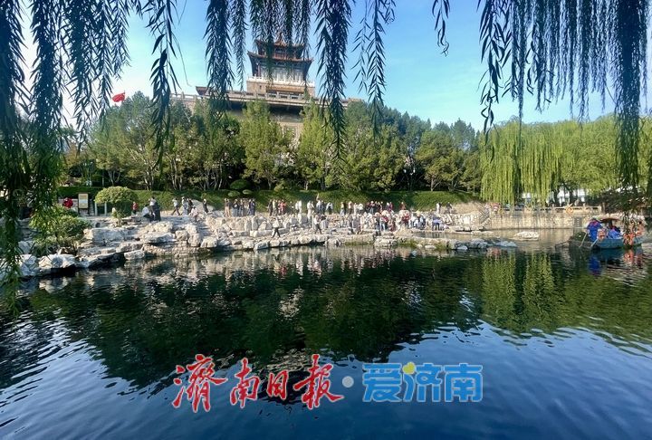 济南黑虎泉喷涌壮观引客来