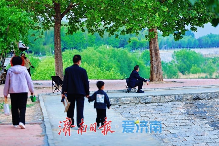 春日黄河岸 休闲好去处